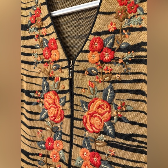 Alfred Dunner embroidered floral stripe zip vest size large - Picture 3 of 14